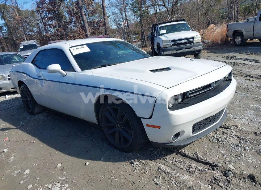 2015 Dodge Challenger SXT (VIN 2C3CDZAG6FH833201) main photo