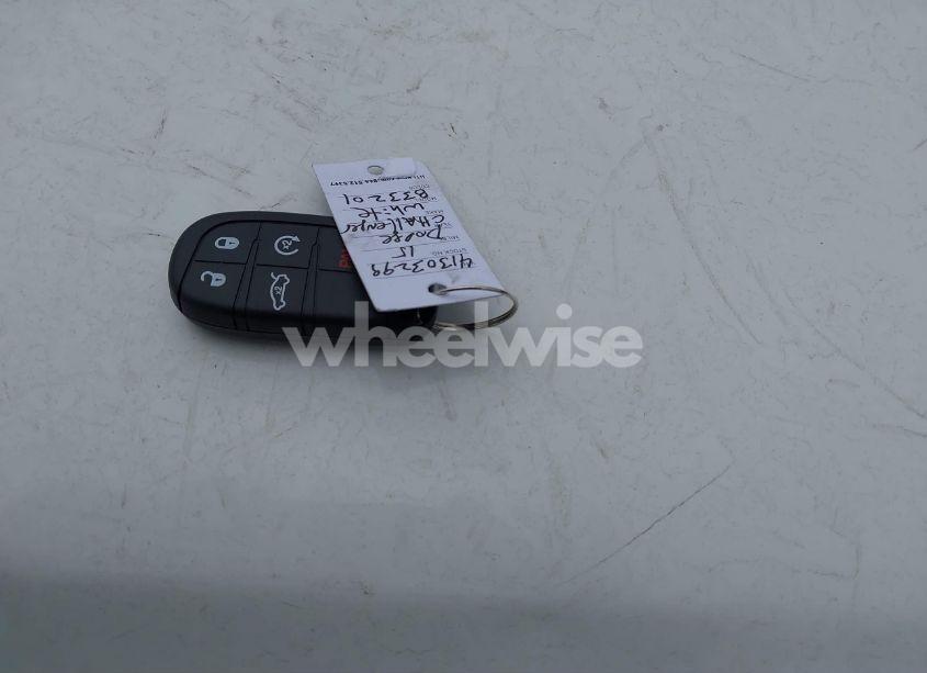 Photo 11 of 2015 Dodge Challenger SXT (VIN 2C3CDZAG6FH833201)