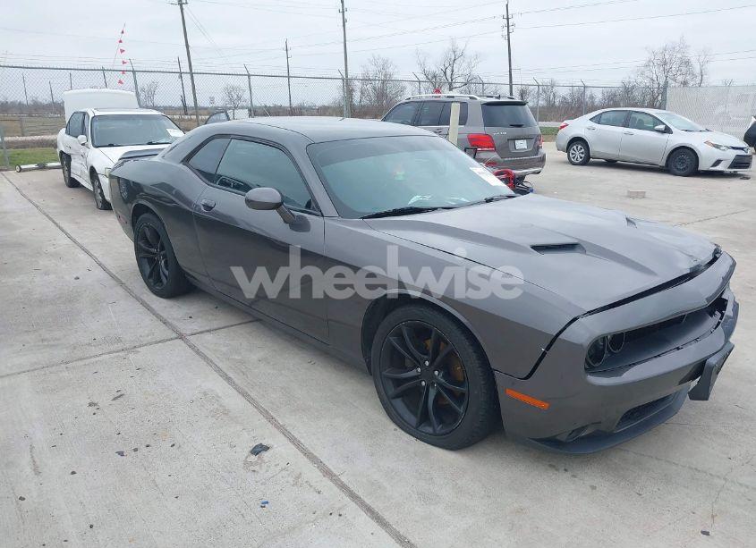 2016 Dodge Challenger SXT (VIN 2C3CDZAG6GH323237) main photo