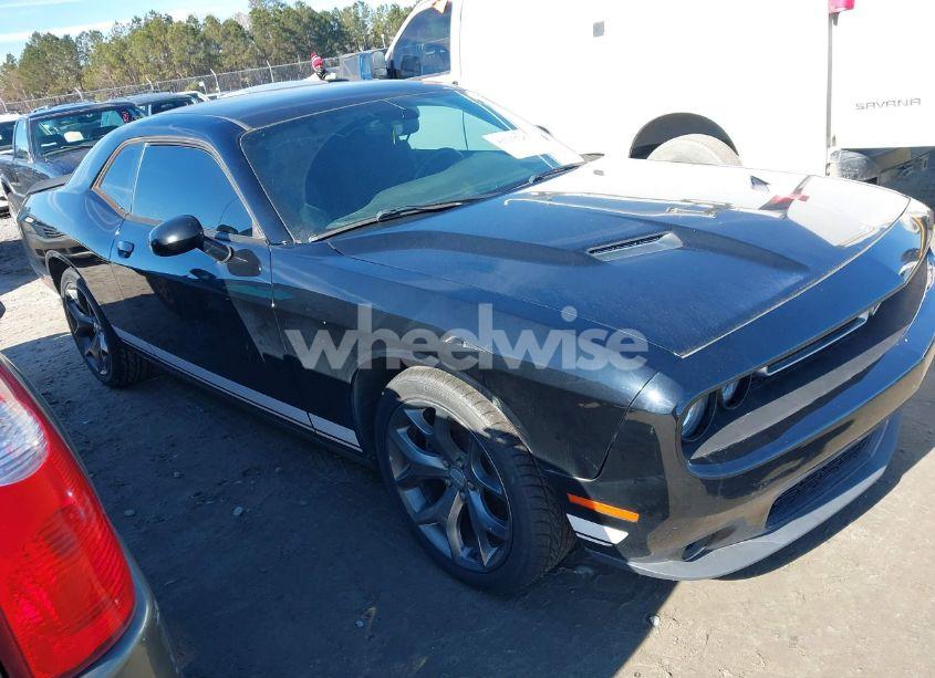 2016 Dodge Challenger SXT (VIN 2C3CDZAG6GH352558) main photo