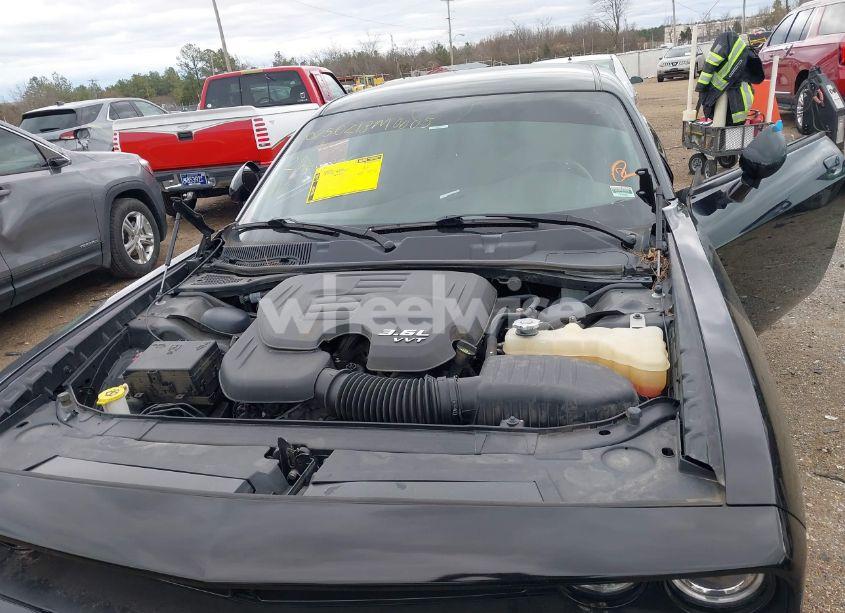 Photo 10 of 2018 Dodge Challenger SXT (VIN 2C3CDZAG6JH242035)