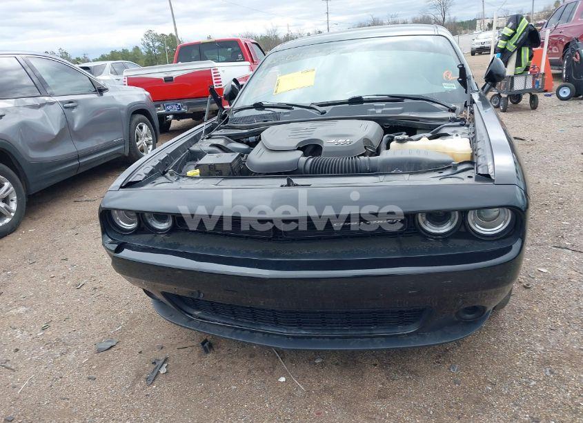 Photo 12 of 2018 Dodge Challenger SXT (VIN 2C3CDZAG6JH242035)