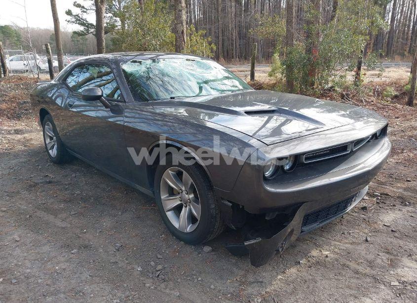 2018 Dodge Challenger SXT (VIN 2C3CDZAG6JH317493) main photo