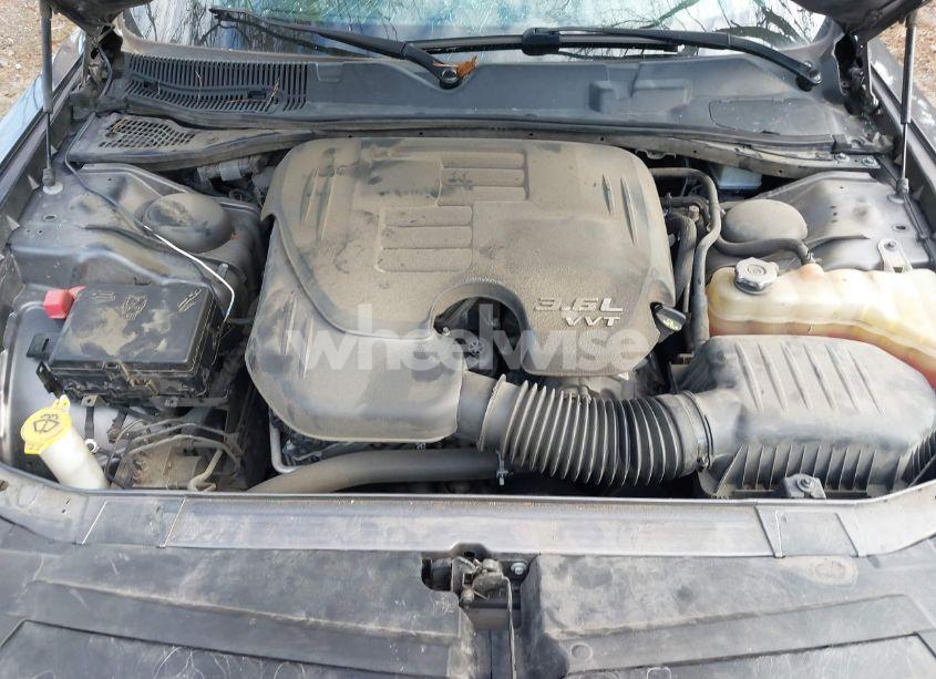 Photo 10 of 2018 Dodge Challenger SXT (VIN 2C3CDZAG6JH317493)