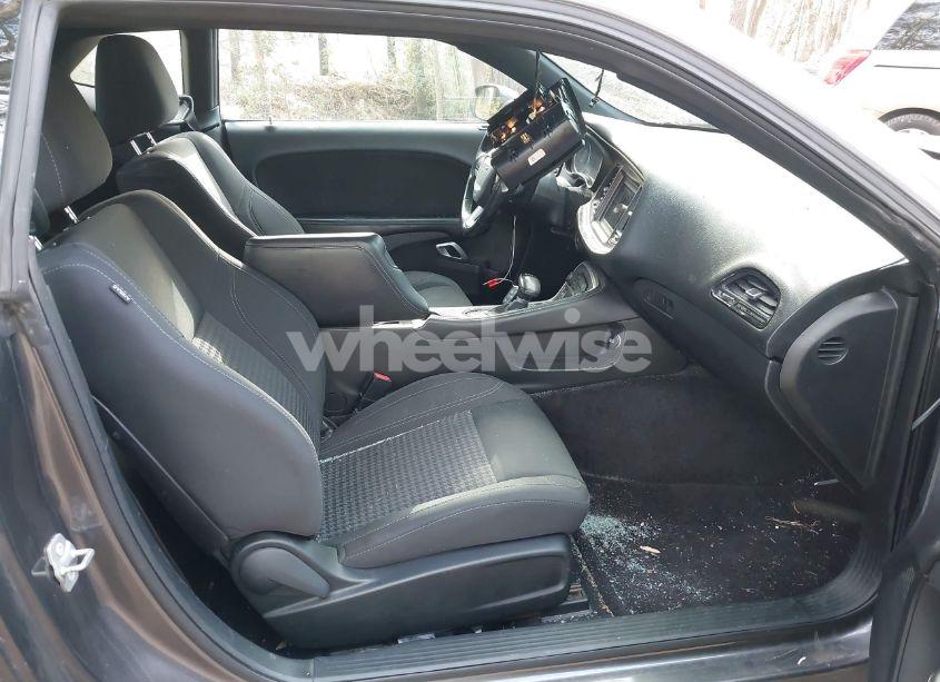 Photo 5 of 2018 Dodge Challenger SXT (VIN 2C3CDZAG6JH317493)