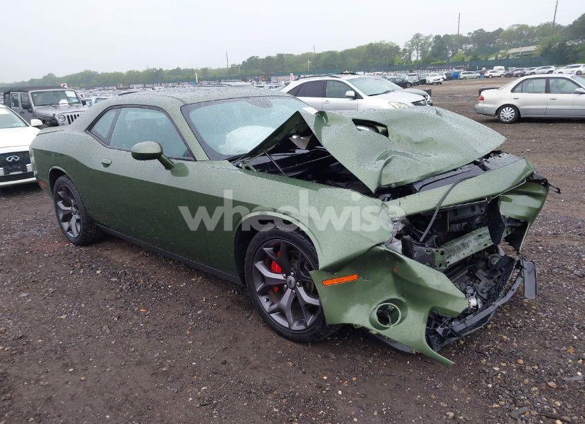2018 Dodge Challenger SXT PLUS (VIN 2C3CDZAG6JH339588) main photo
