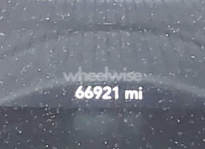 Photo 15 of 2018 Dodge Challenger SXT PLUS (VIN 2C3CDZAG6JH339588)