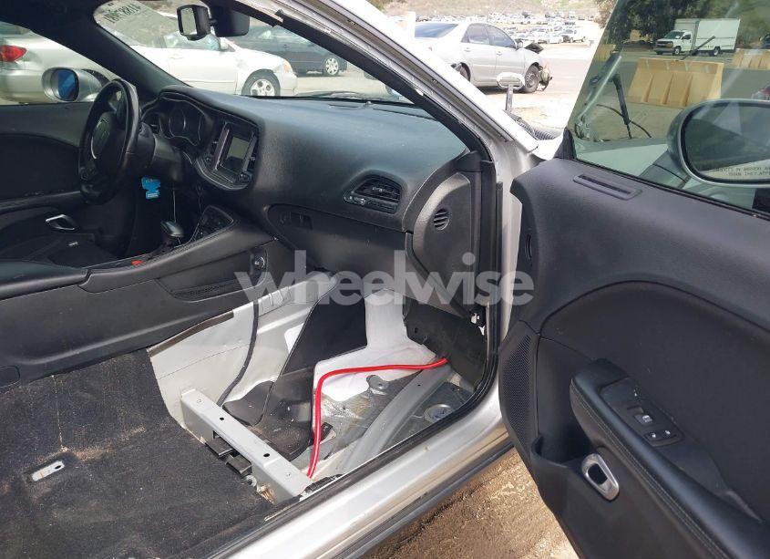 Photo 5 of 2019 Dodge Challenger SXT (VIN 2C3CDZAG6KH751009)