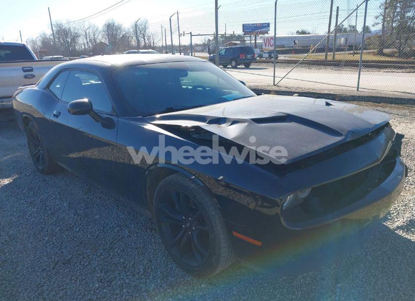 2017 Dodge Challenger SXT PLUS (VIN 2C3CDZAG7HH554598) main photo