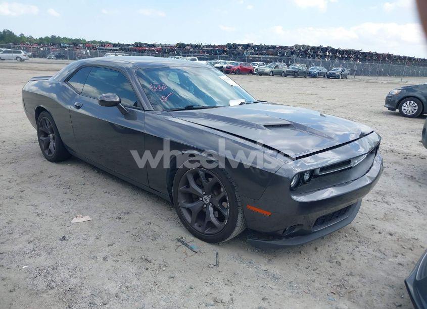 2018 Dodge Challenger SXT (VIN 2C3CDZAG7JH132871) main photo