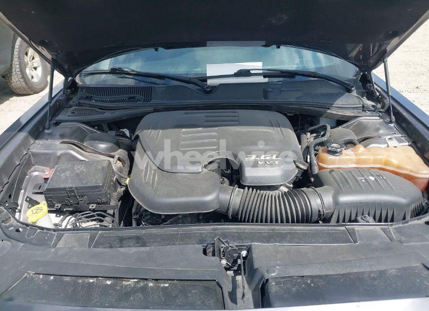 Photo 10 of 2018 Dodge Challenger SXT (VIN 2C3CDZAG7JH132871)