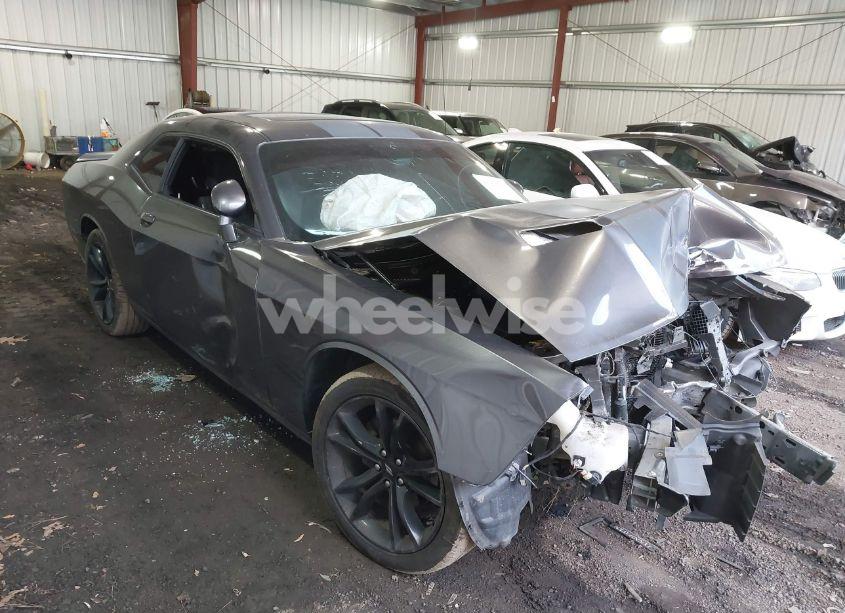 2018 Dodge Challenger SXT (VIN 2C3CDZAG7JH178152) main photo