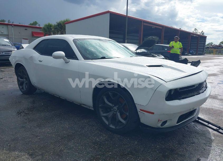 2018 Dodge Challenger SXT PLUS (VIN 2C3CDZAG7JH327692) main photo