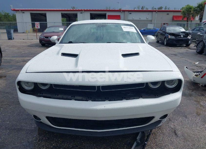 Photo 13 of 2018 Dodge Challenger SXT PLUS (VIN 2C3CDZAG7JH327692)