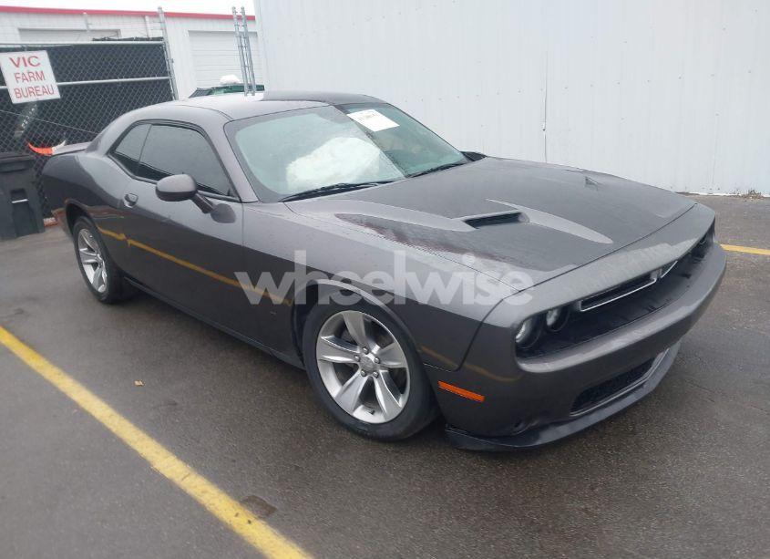 2018 Dodge Challenger SXT (VIN 2C3CDZAG7JH339406) main photo