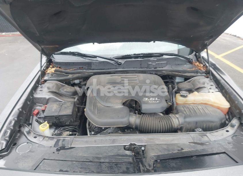 Photo 10 of 2018 Dodge Challenger SXT (VIN 2C3CDZAG7JH339406)