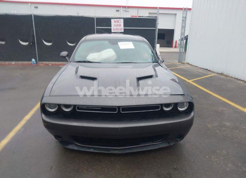 Photo 12 of 2018 Dodge Challenger SXT (VIN 2C3CDZAG7JH339406)