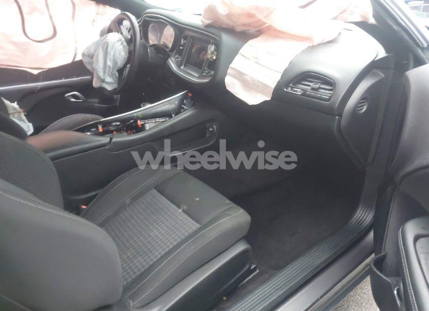 Photo 5 of 2018 Dodge Challenger SXT (VIN 2C3CDZAG7JH339406)