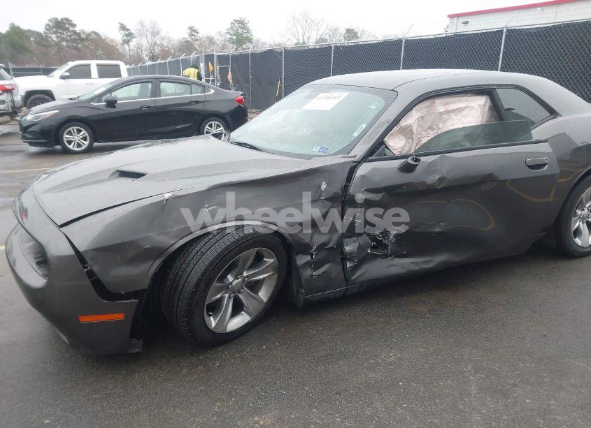 Photo 6 of 2018 Dodge Challenger SXT (VIN 2C3CDZAG7JH339406)