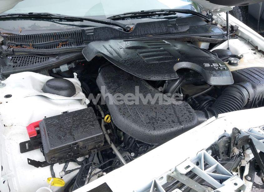 Photo 10 of 2019 Dodge Challenger SXT (VIN 2C3CDZAG7KH670018)