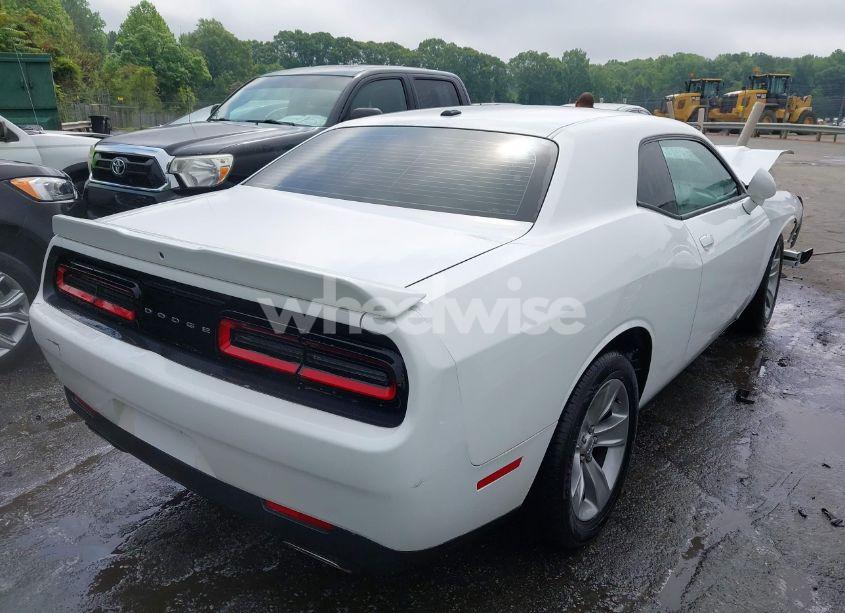Photo 4 of 2019 Dodge Challenger SXT (VIN 2C3CDZAG7KH670018)