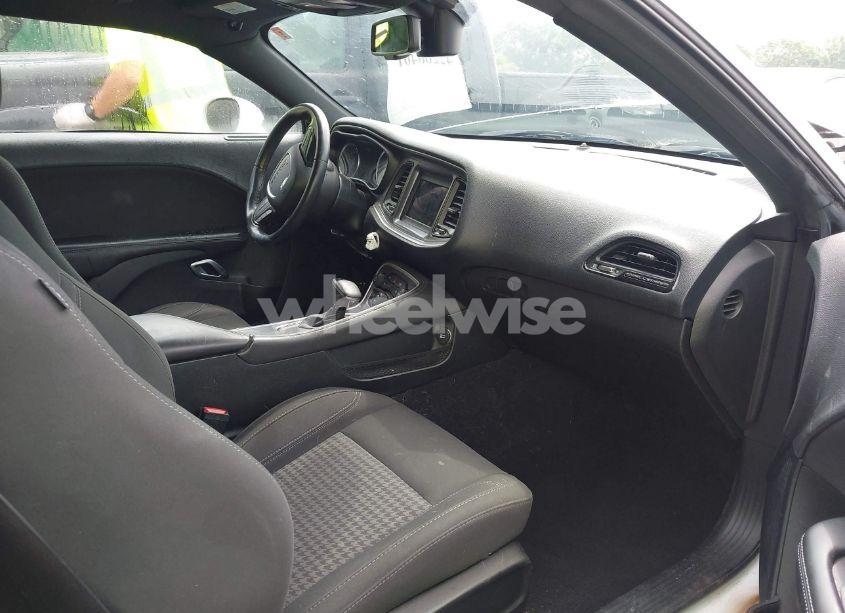 Photo 5 of 2019 Dodge Challenger SXT (VIN 2C3CDZAG7KH670018)