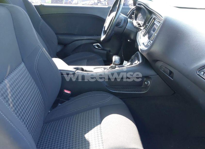 Photo 5 of 2019 Dodge Challenger SXT (VIN 2C3CDZAG7KH712154)