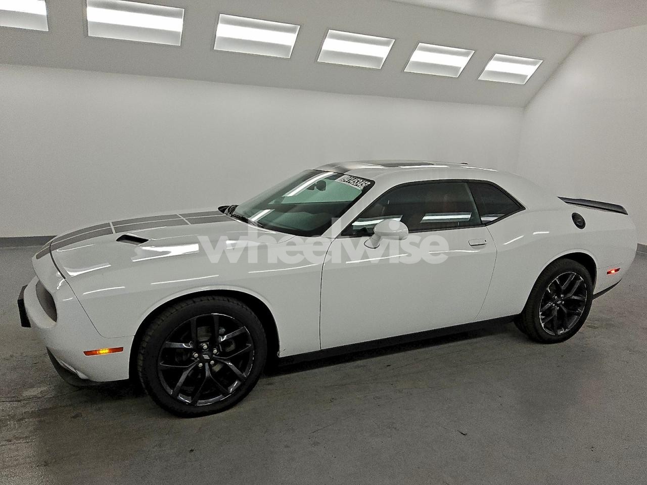 2020 DODGE CHALLENGER SXT (VIN 2C3CDZAG7LH161595) main photo