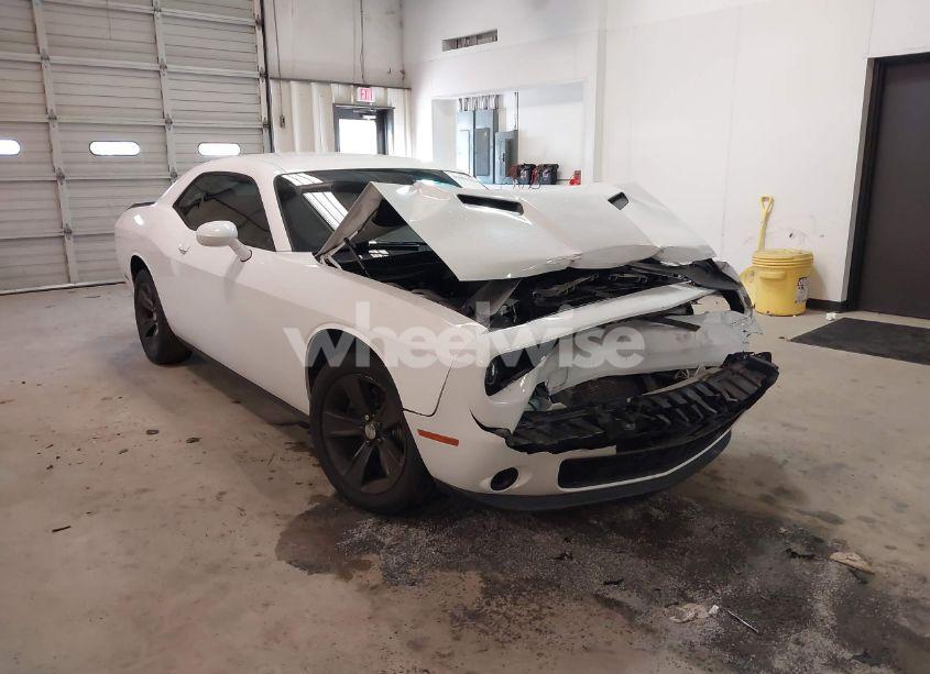 2015 Dodge Challenger SXT (VIN 2C3CDZAG8FH711097) main photo