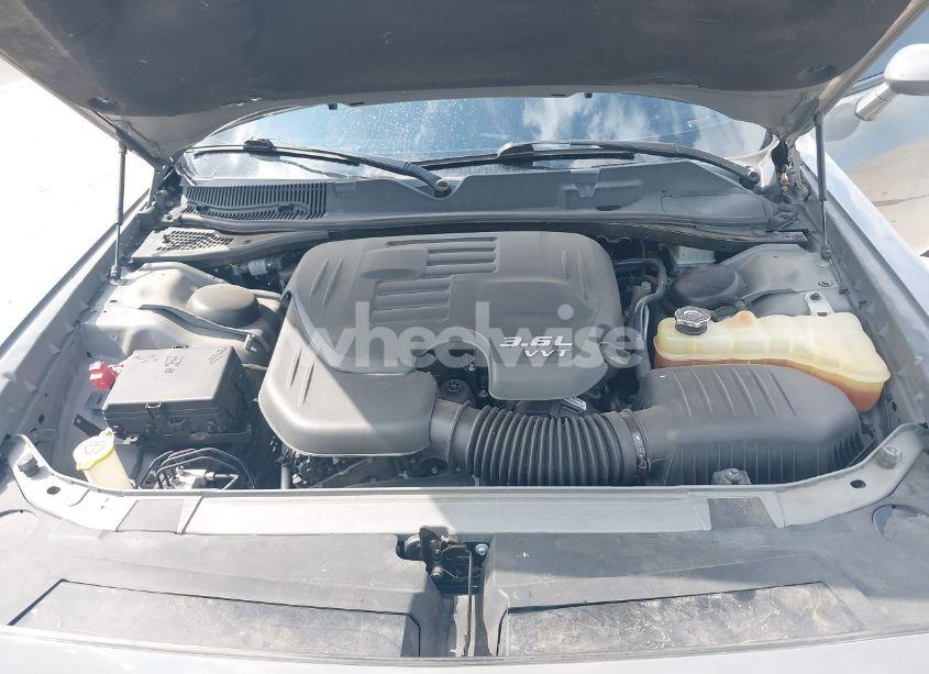 Photo 10 of 2018 Dodge Challenger SXT (VIN 2C3CDZAG8JH110801)