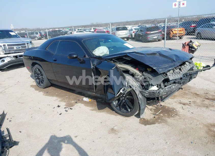 2018 Dodge Challenger SXT (VIN 2C3CDZAG8JH153213) main photo
