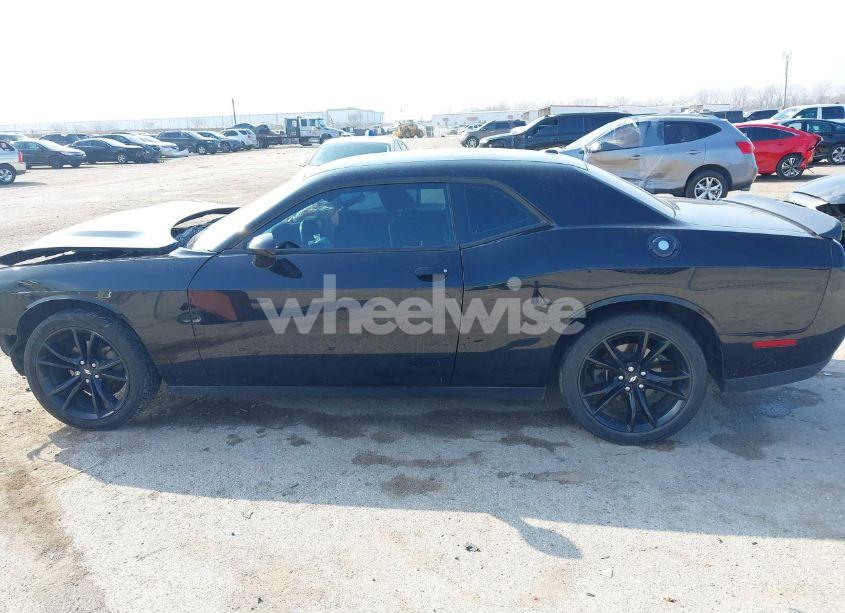 Photo 15 of 2018 Dodge Challenger SXT (VIN 2C3CDZAG8JH153213)