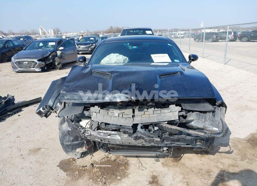 Photo 6 of 2018 Dodge Challenger SXT (VIN 2C3CDZAG8JH153213)