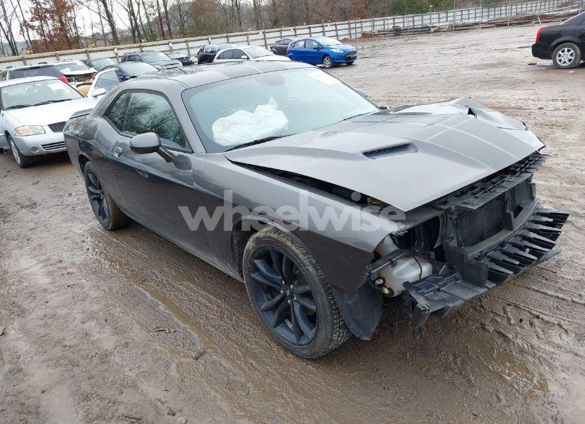 2018 Dodge Challenger SXT (VIN 2C3CDZAG8JH271214) main photo