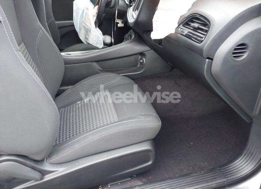 Photo 5 of 2018 Dodge Challenger SXT (VIN 2C3CDZAG8JH271214)