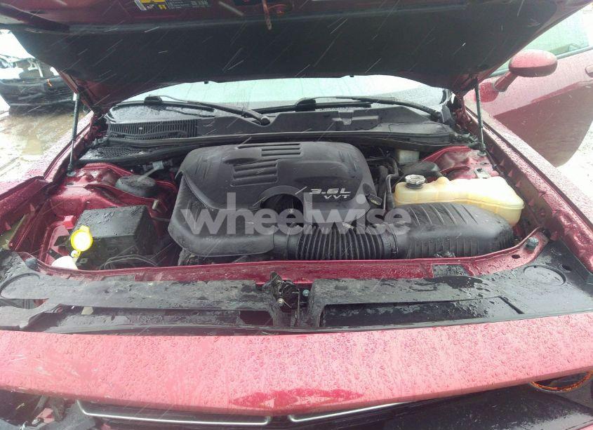 Photo 10 of 2019 Dodge Challenger SXT (VIN 2C3CDZAG8KH687717)