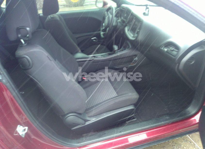 Photo 5 of 2019 Dodge Challenger SXT (VIN 2C3CDZAG8KH687717)