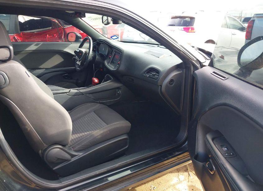 Photo 5 of 2019 Dodge Challenger SXT (VIN 2C3CDZAG8KH701597)