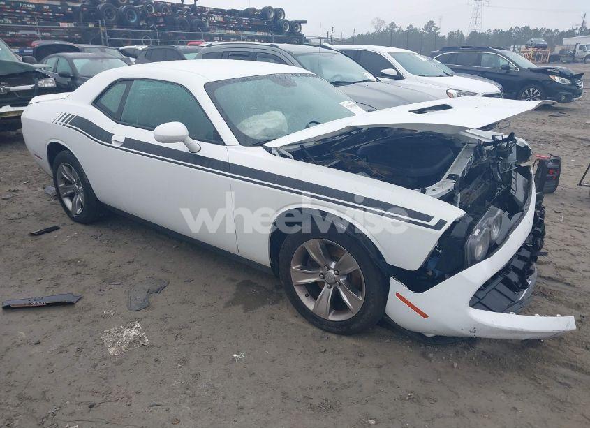 2020 Dodge Challenger SXT (VIN 2C3CDZAG8LH210304) main photo