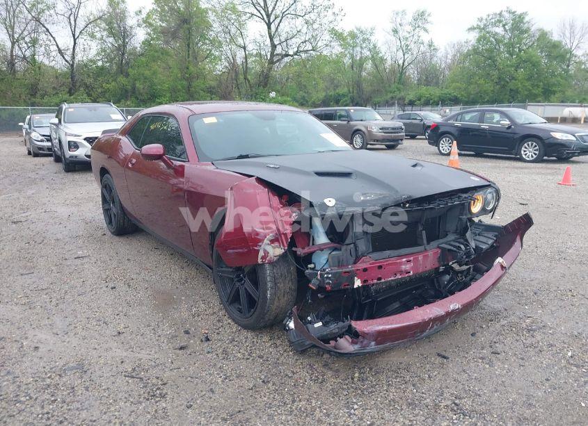 2018 Dodge Challenger SXT (VIN 2C3CDZAG9JH138297) main photo
