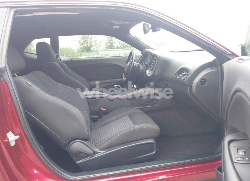 Photo 5 of 2018 Dodge Challenger SXT (VIN 2C3CDZAG9JH138297)