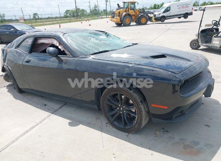 2018 Dodge Challenger SXT PLUS (VIN 2C3CDZAG9JH172319) main photo