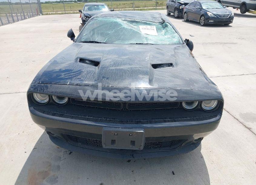 Photo 12 of 2018 Dodge Challenger SXT PLUS (VIN 2C3CDZAG9JH172319)