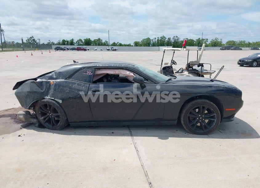 Photo 13 of 2018 Dodge Challenger SXT PLUS (VIN 2C3CDZAG9JH172319)