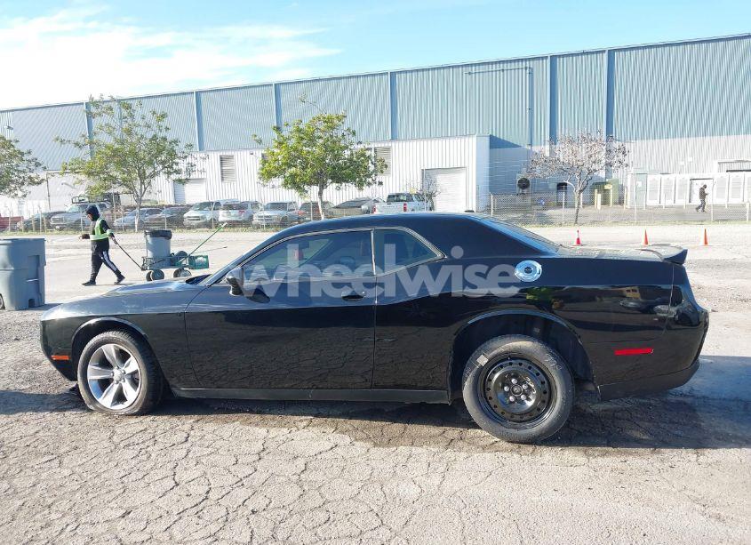 Photo 15 of 2021 Dodge Challenger SXT (VIN 2C3CDZAG9MH630736)