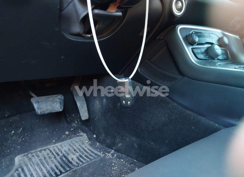 Photo 11 of 2016 Dodge Challenger SXT (VIN 2C3CDZAGXGH264760)