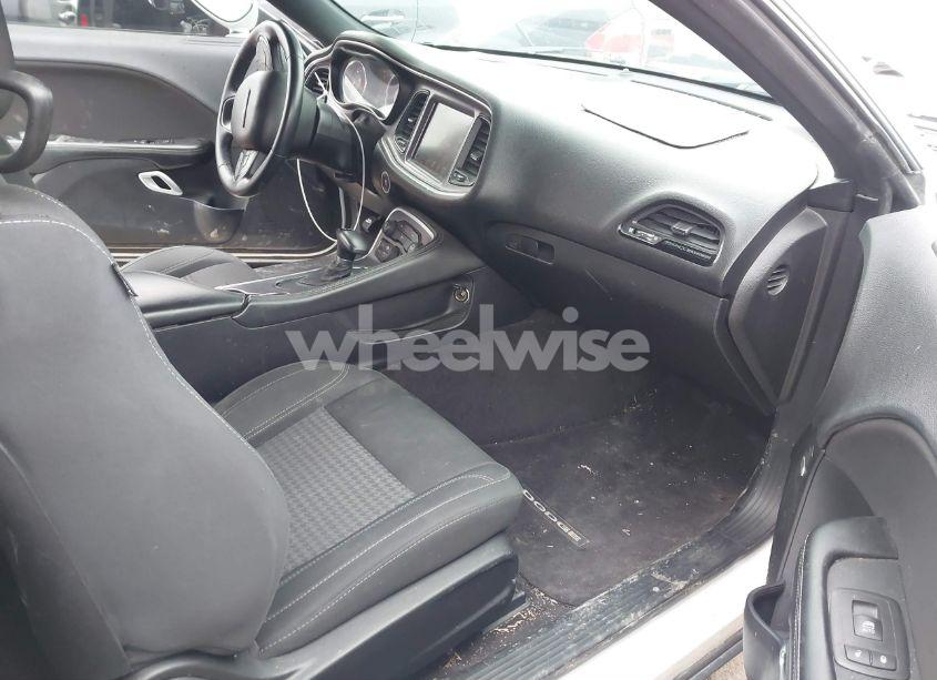 Photo 5 of 2016 Dodge Challenger SXT (VIN 2C3CDZAGXGH264760)