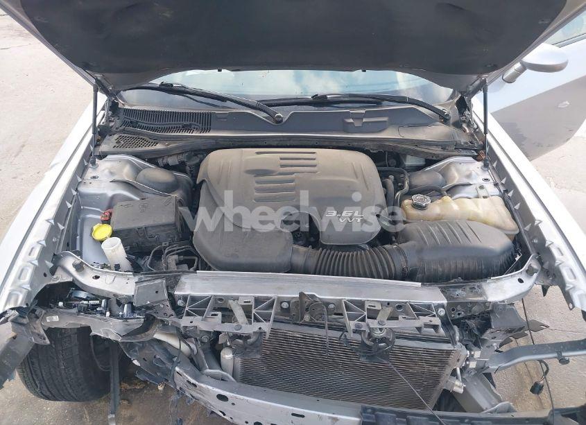 Photo 10 of 2018 Dodge Challenger SXT (VIN 2C3CDZAGXJH183636)