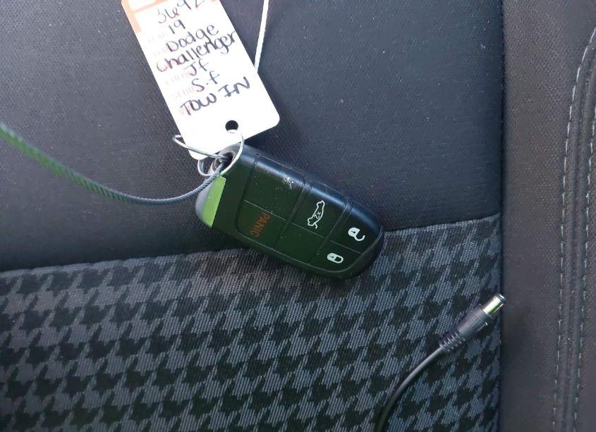 Photo 11 of 2019 Dodge Challenger SXT (VIN 2C3CDZAGXKH679568)