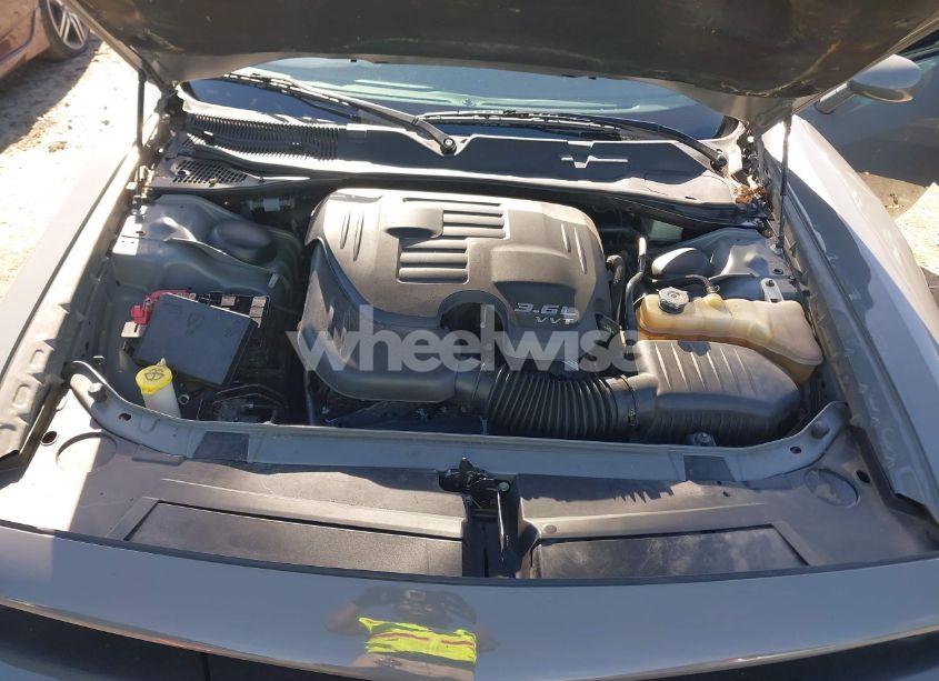 Photo 10 of 2019 Dodge Challenger SXT (VIN 2C3CDZAGXKH701875)